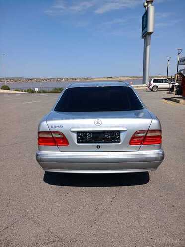 Mercedes E 240-6