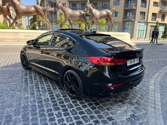 Hyundai Elantra-4