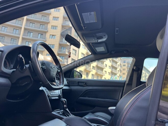 Hyundai Elantra-11
