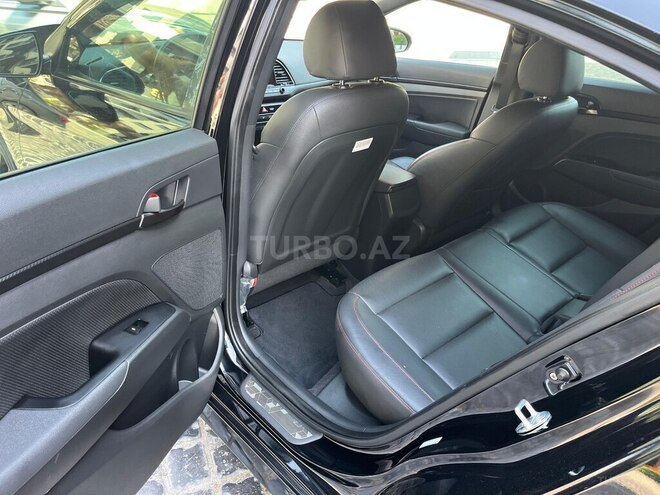 Hyundai Elantra-8