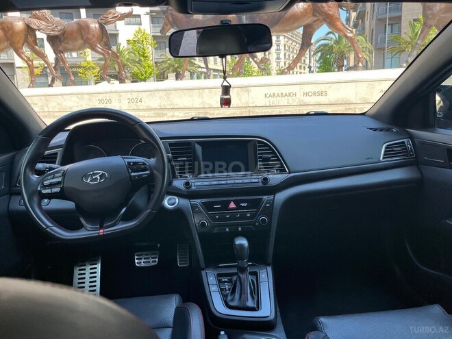 Hyundai Elantra-13