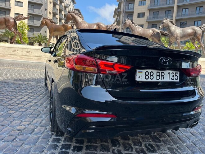 Hyundai Elantra-17