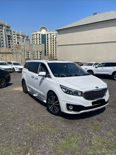 Kia Carnival-1