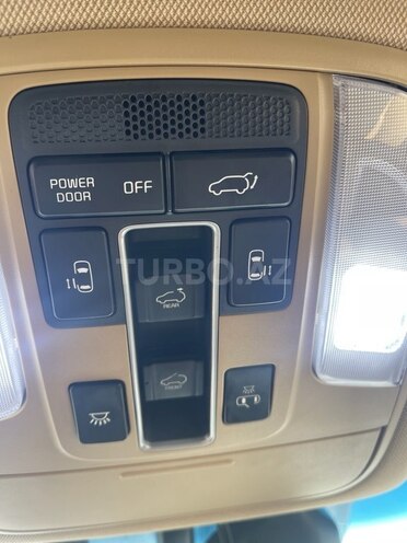 Kia Carnival-10