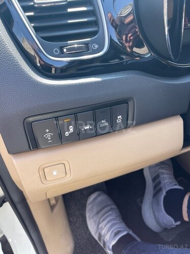 Kia Carnival-11