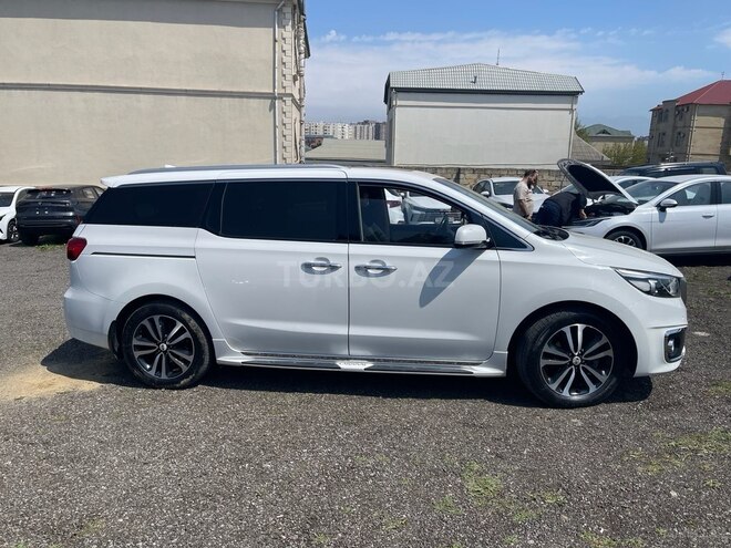 Kia Carnival-7