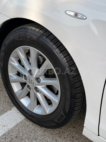 Toyota Camry-15