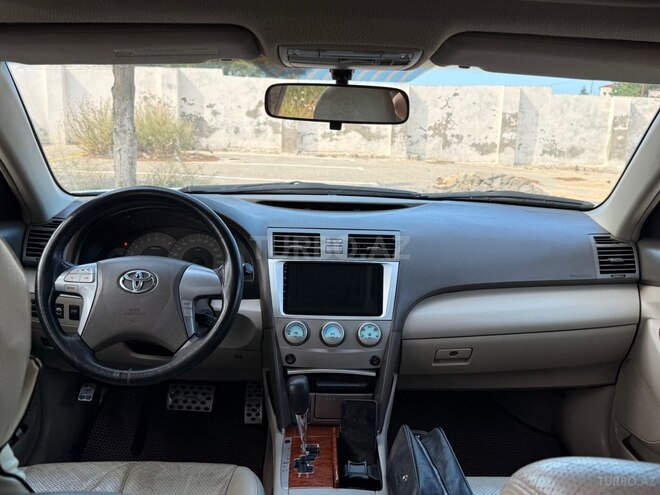 Toyota Camry-12