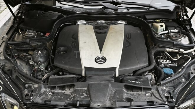 Mercedes E 350-21