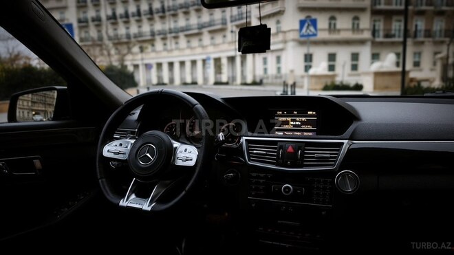 Mercedes E 350-13