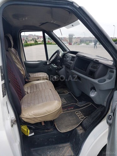 Ford Transit-16