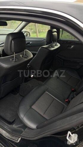 Mercedes E 220-11
