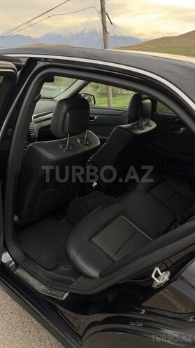 Mercedes E 220-10