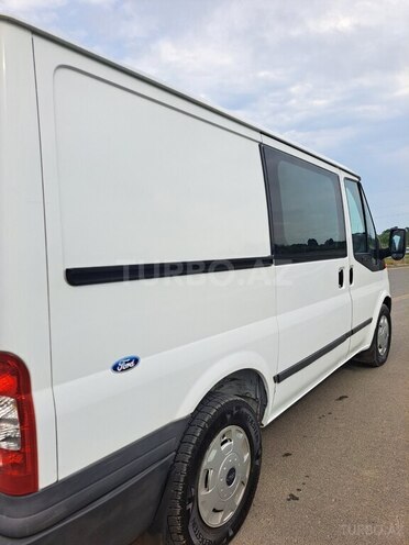 Ford Transit-5