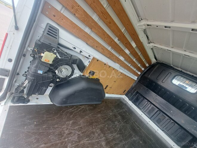 Ford Transit-10
