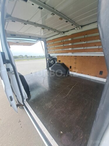 Ford Transit-9