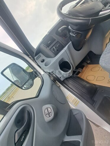 Ford Transit-12