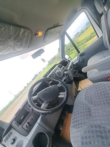 Ford Transit-14