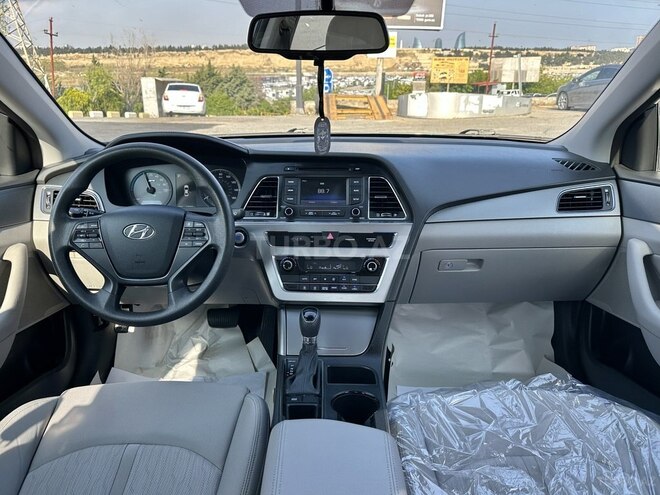 Hyundai Sonata-11