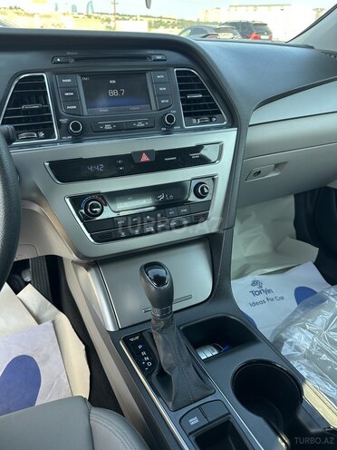 Hyundai Sonata-13