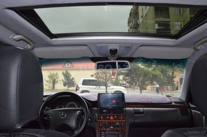 Mercedes E 240-11