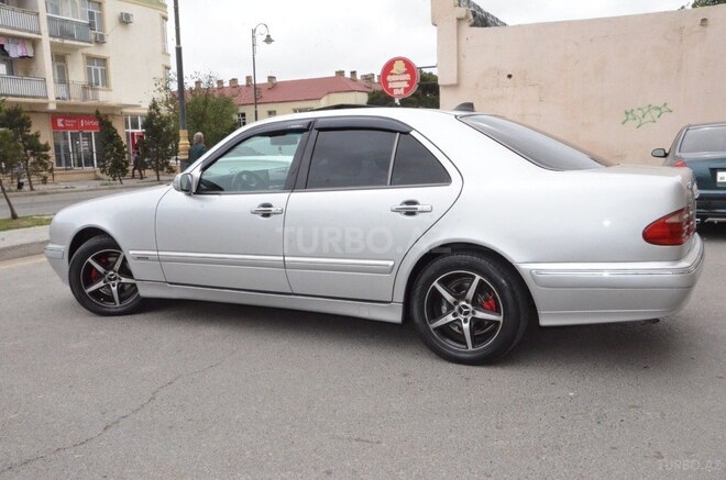 Mercedes E 240-7