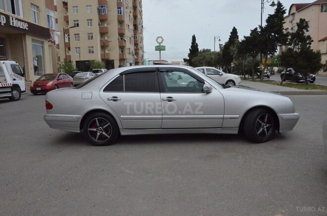 Mercedes E 240-5