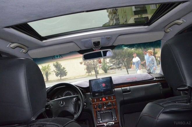 Mercedes E 240-13