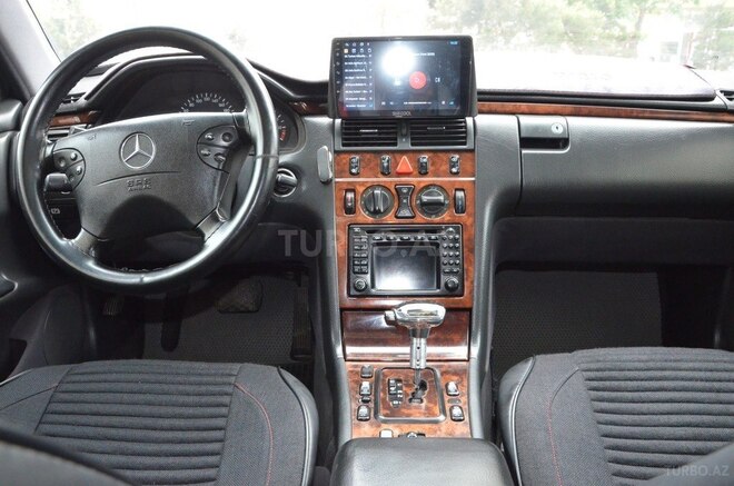 Mercedes E 240-12