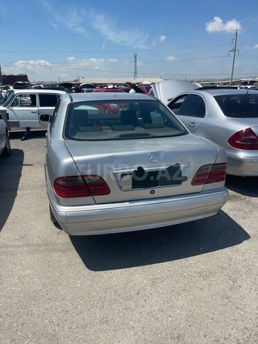 Mercedes E 200-2