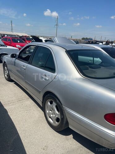 Mercedes E 200-4