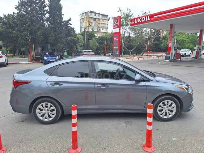 Hyundai Accent-4