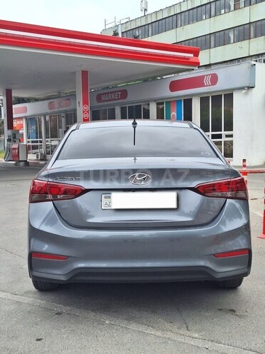 Hyundai Accent-2