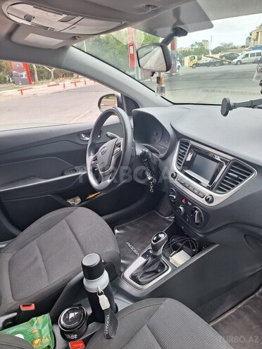 Hyundai Accent-6