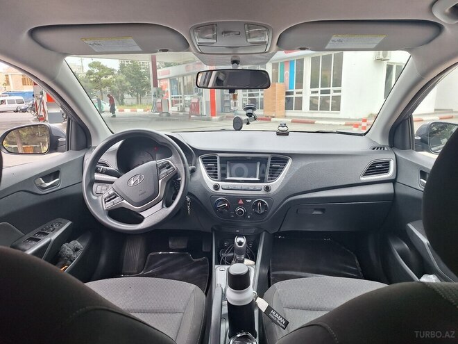 Hyundai Accent-5