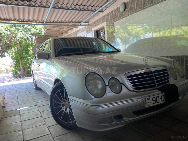 Mercedes E 270-8