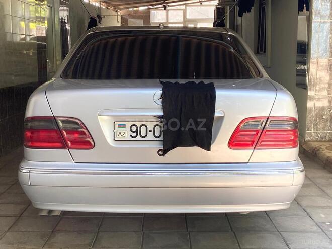 Mercedes E 270-2