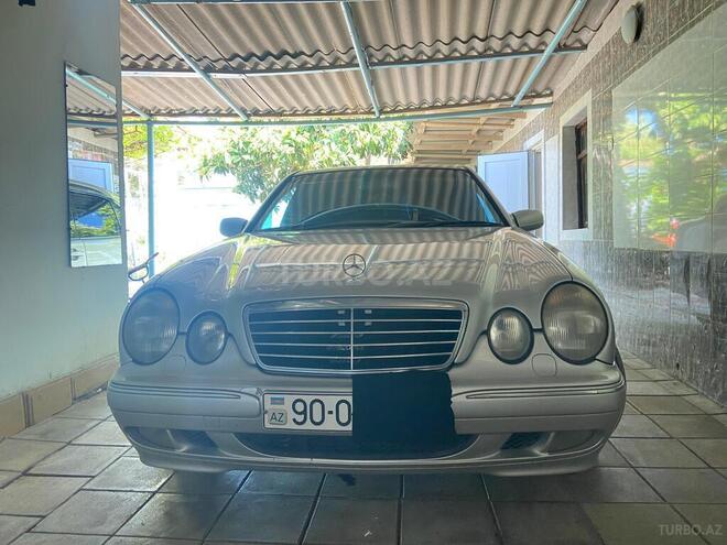Mercedes E 270-1