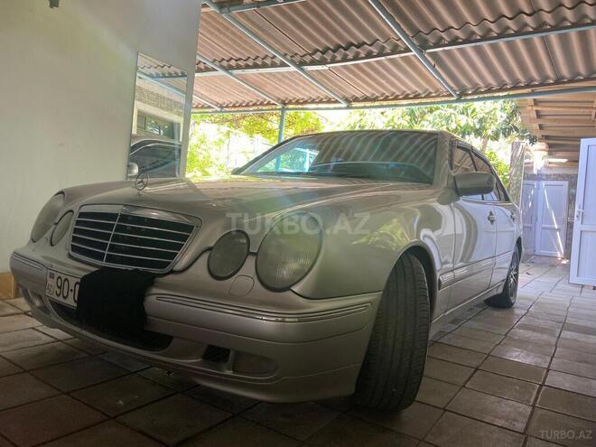 Mercedes E 270-7