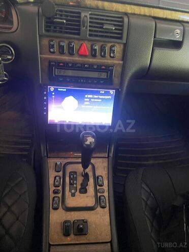 Mercedes E 270-4