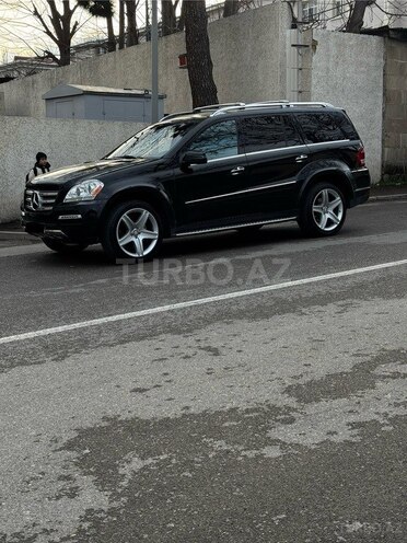 Mercedes GL 550 4MATIC-2