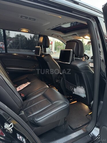 Mercedes GL 550 4MATIC-15