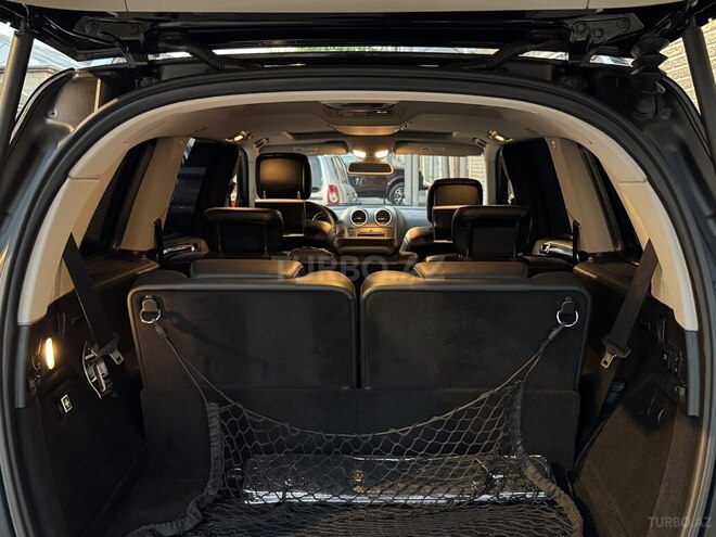 Mercedes GL 550 4MATIC-16