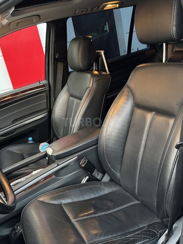 Mercedes GL 550 4MATIC-9