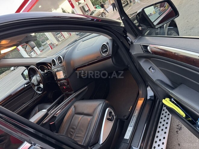 Mercedes GL 550 4MATIC-11