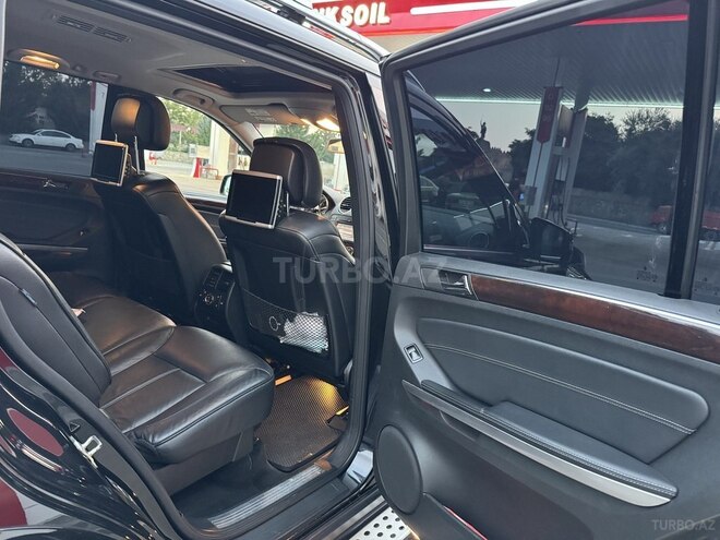 Mercedes GL 550 4MATIC-12