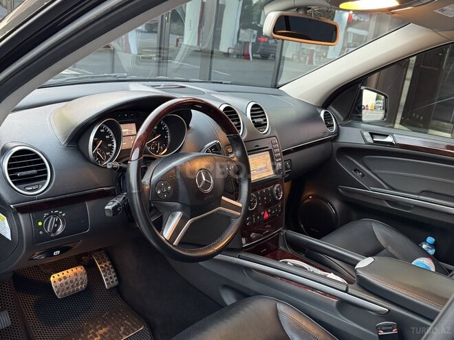 Mercedes GL 550 4MATIC-8