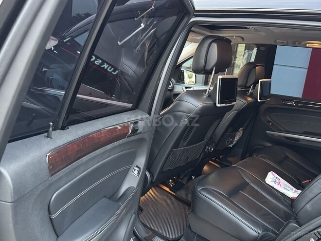 Mercedes GL 550 4MATIC-13