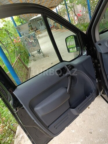 Ford Tourneo Connect-12