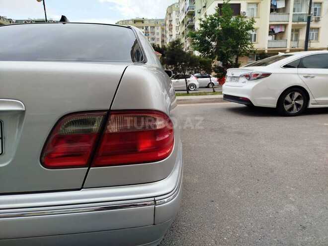 Mercedes E 240-17
